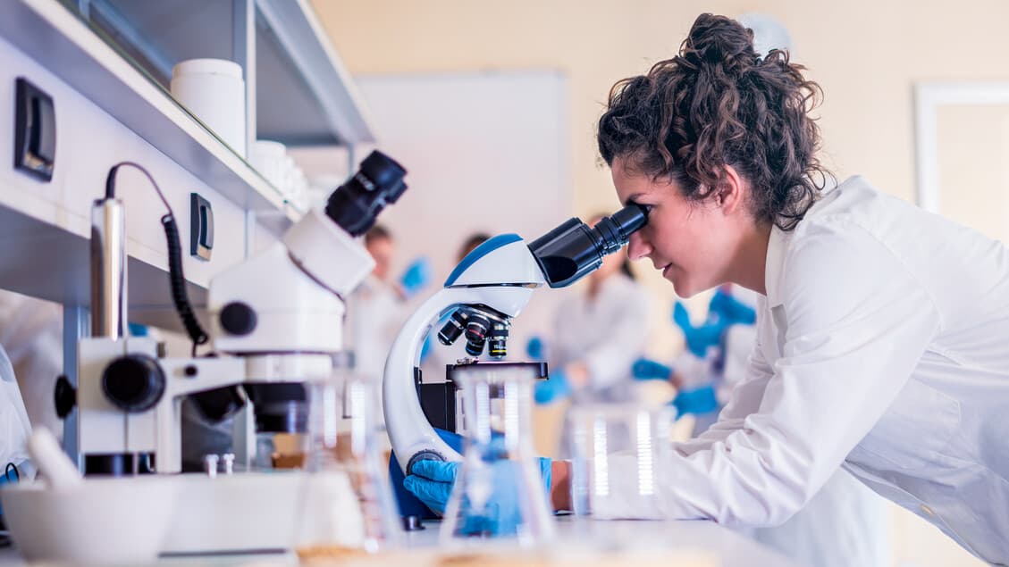 Rivoluzione italiana contro il cancro: la molecola che riaccende le difese