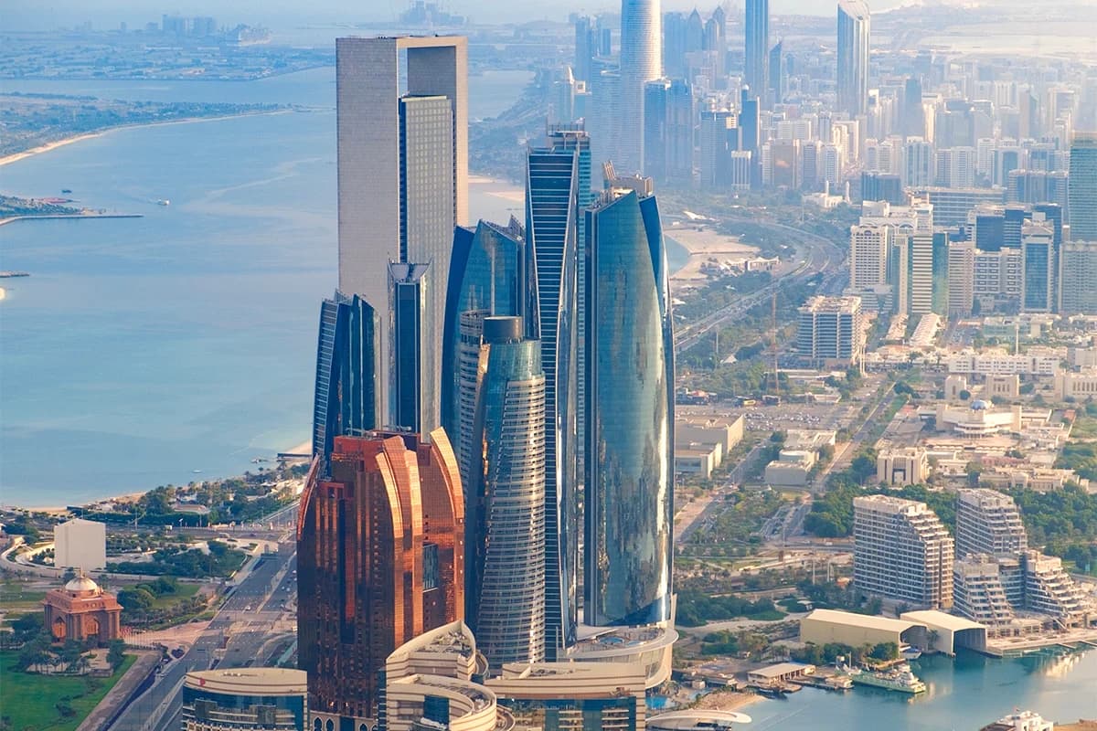 IHC Abu Dhabi: Il Gigante che Ridisegna l'Economia degli Emirati