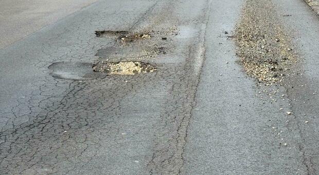 Caserta nel caos: buche invisibili e strade allagate